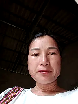 Snapshot of Yuhi3d chatting on April 2026 02:42:01 AM Yuhi3d online show from April 2026 02:42:01 AM