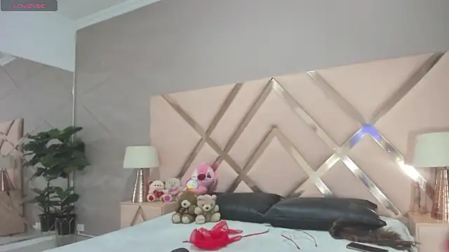 Snapshot of ZairaRogue chatting on March 2026 12:09:01 PM ZairaRogue online show from March 2026 12:09:01 PM