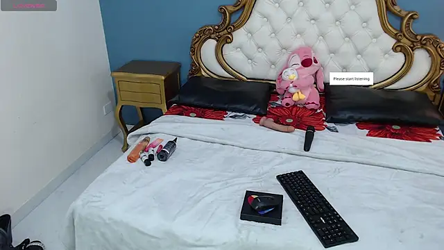 Snapshot of ZairaRogue chatting on April 2026 12:17:02 PM ZairaRogue online show from April 2026 12:17:02 PM