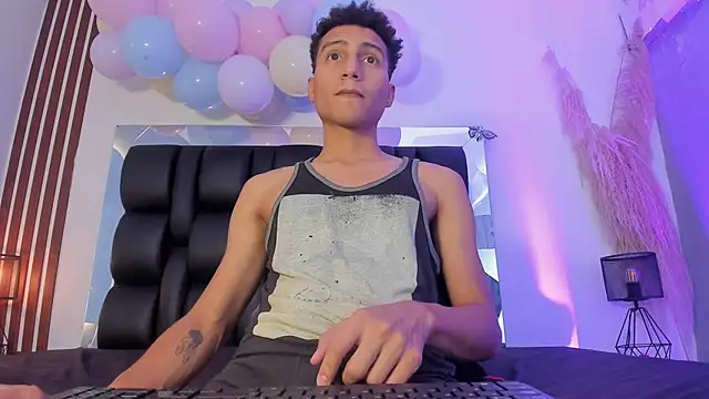 Snapshot of choco_dick_ chatting on April 2026 07:48:01 PM choco dick online show from April 2026 07:48:01 PM