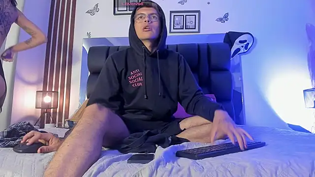 Snapshot of dalhia_and_hades chatting on March 2026 01:00:02 PM dalhia and hades online show from March 2026 01:00:02 PM