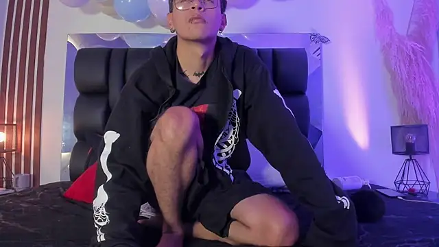 Snapshot of dalhia_and_hades chatting on April 2026 12:50:02 PM dalhia and hades online show from April 2026 12:50:02 PM