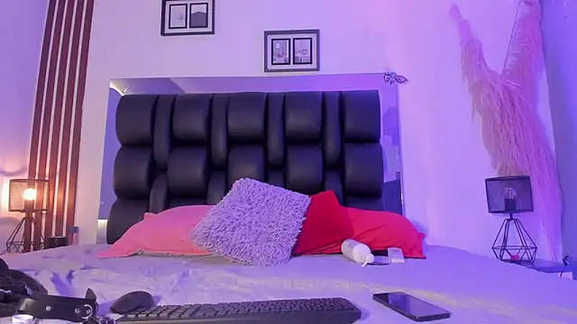 Snapshot of dalhia_and_hades chatting on April 2026 12:38:01 PM dalhia and hades online show from April 2026 12:38:01 PM