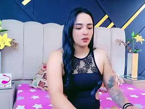 Snapshot of IsadoraSmit chatting on April 2026 01:03:02 PM IsadoraSmit online show from April 2026 01:03:02 PM