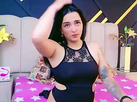 Snapshot of IsadoraSmit chatting on April 2026 01:52:02 PM IsadoraSmit online show from April 2026 01:52:02 PM