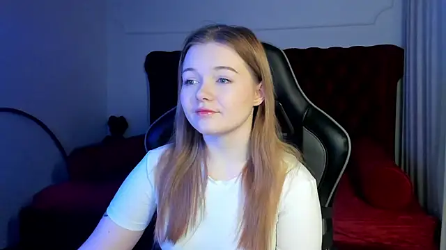 Snapshot of ElinaVale chatting on March 2026 05:13:02 PM ElinaVale online show from March 2026 05:13:02 PM