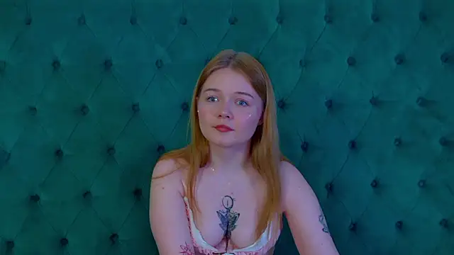 Snapshot of ElinaVale chatting on April 2026 06:30:02 PM ElinaVale online show from April 2026 06:30:02 PM