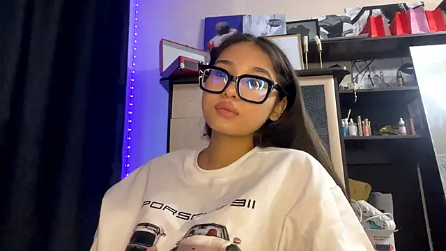 Snapshot of CatherineForbes chatting on April 2026 12:44:02 PM CatherineForbes online show from April 2026 12:44:02 PM