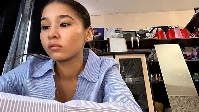 Snapshot of CatherineForbes chatting on April 2026 09:27:01 AM CatherineForbes online show from April 2026 09:27:01 AM