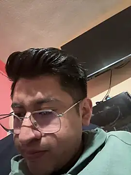 Snapshot of GoldenM95 chatting on March 2026 07:02:01 AM GoldenM95 online show from March 2026 07:02:01 AM