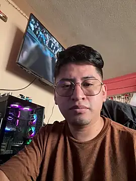 Snapshot of GoldenM95 chatting on April 2026 08:36:02 PM GoldenM95 online show from April 2026 08:36:02 PM