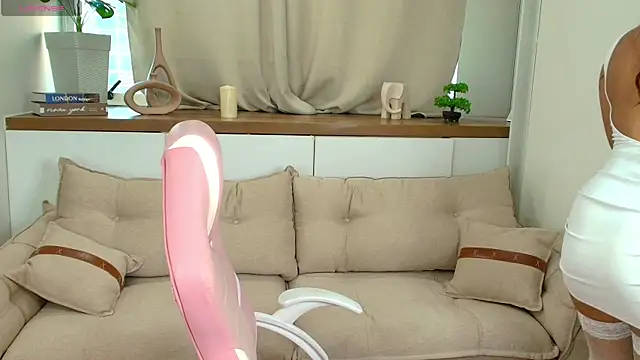 Snapshot of Debra_Fox chatting on April 2026 11:45:02 AM Debra Fox online show from April 2026 11:45:02 AM