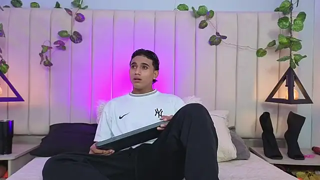 Snapshot of Morgan_Bladee chatting on April 2026 06:05:01 PM Morgan Bladee online show from April 2026 06:05:01 PM