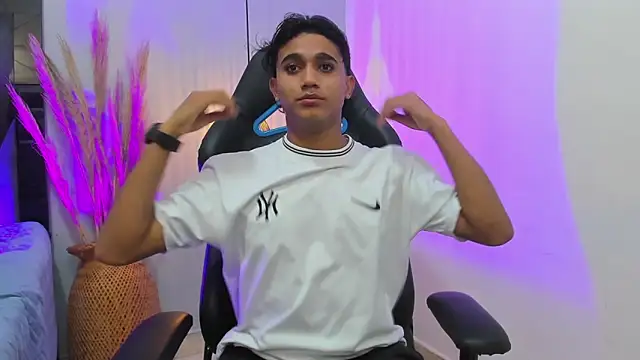 Snapshot of Morgan_Bladee chatting on April 2026 10:00:02 PM Morgan Bladee online show from April 2026 10:00:02 PM