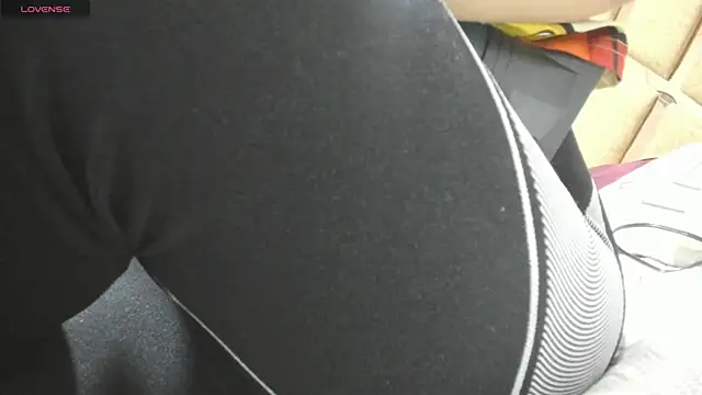 Snapshot of EmaGw7 chatting on April 2026 10:40:02 PM EmaGw7 online show from April 2026 10:40:02 PM