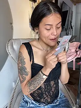 Snapshot of Cloe_pink1 chatting on March 2026 01:49:01 PM Cloe pink1 online show from March 2026 01:49:01 PM