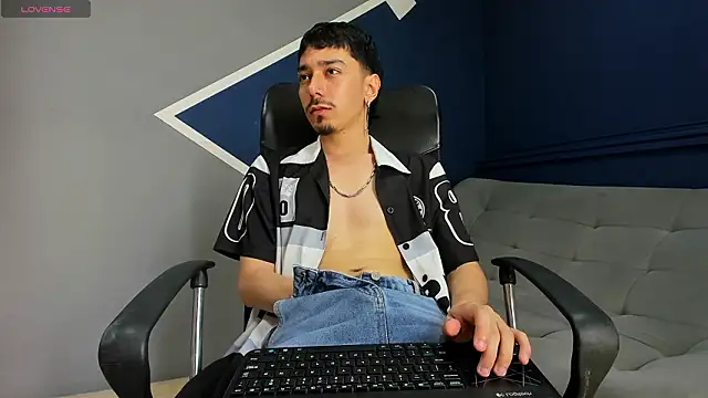 Snapshot of finn_jackson chatting on March 2026 07:31:01 PM finn jackson online show from March 2026 07:31:01 PM