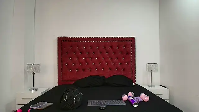 Snapshot of Daphne_glas chatting on April 2026 11:27:01 AM Daphne glas online show from April 2026 11:27:01 AM