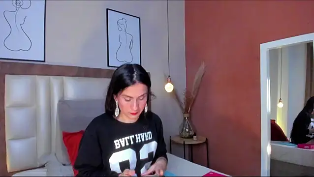 TinnaMoon online show from April 2026 12:26:02 AM