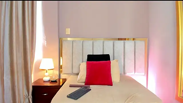 Snapshot of FreyaCameron chatting on April 2026 02:00:01 PM FreyaCameron online show from April 2026 02:00:01 PM