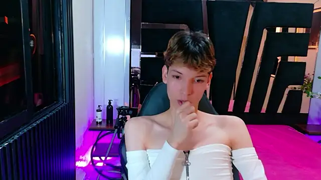 Stefany PiInk online show from April 2026 01:09:02 PM