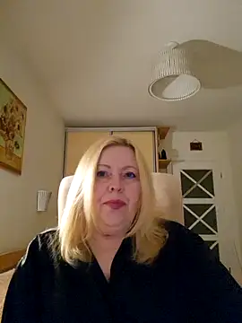 JanieLight53 online show from April 2026 08:39:02 PM