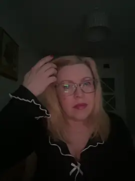 JanieLight53 online show from April 2026 04:59:01 PM