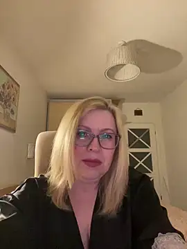 JanieLight53 online show from April 2026 08:10:02 PM