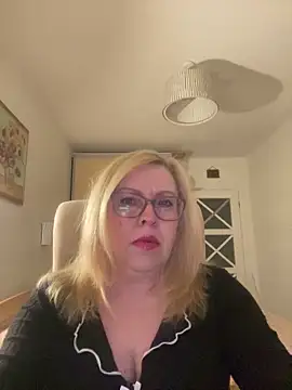 JanieLight53 online show from April 2026 06:46:02 PM