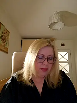 JanieLight53 online show from April 2026 06:12:02 PM