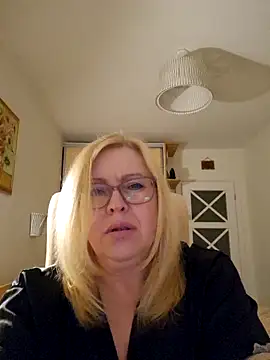 JanieLight53 online show from April 2026 05:40:02 PM