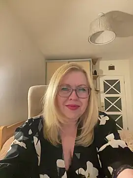 JanieLight53 online show from May 2026 10:40:02 PM