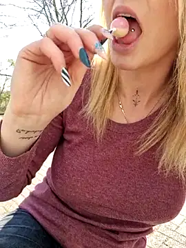 Snapshot of mariagefun chatting on March 2026 12:09:01 PM mariagefun online show from March 2026 12:09:01 PM