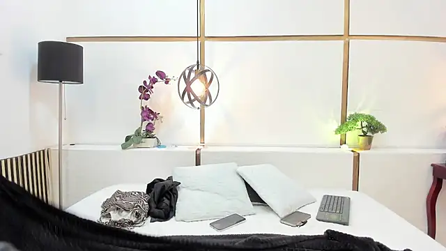 Snapshot of BrendaCantorel chatting on March 2026 12:00:02 PM BrendaCantorel online show from March 2026 12:00:02 PM