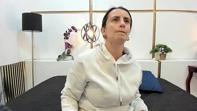 Snapshot of BrendaCantorel chatting on April 2026 11:44:02 AM BrendaCantorel online show from April 2026 11:44:02 AM