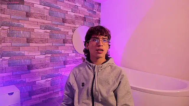 JUSTIN TAY1 online show from March 2026 12:11:01 PM