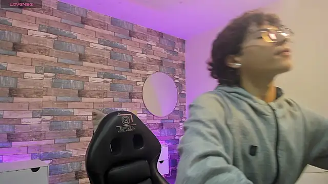 JUSTIN TAY1 online show from March 2026 11:38:01 AM