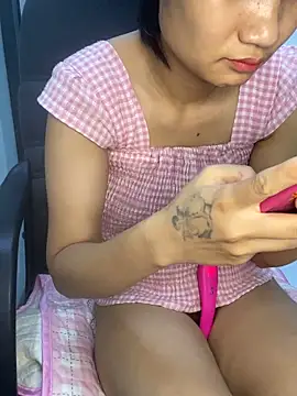 Snapshot of -Lilyn- chatting on April 2026 06:08:01 AM -Lilyn- online show from April 2026 06:08:01 AM