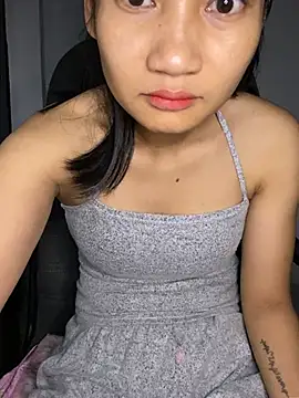 Snapshot of -Lilyn- chatting on April 2026 04:09:02 PM -Lilyn- online show from April 2026 04:09:02 PM