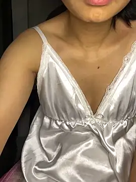 Snapshot of -Lilyn- chatting on April 2026 04:42:02 PM -Lilyn- online show from April 2026 04:42:02 PM