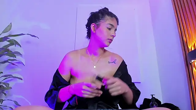 Snapshot of BellaRomano chatting on April 2026 01:41:01 PM BellaRomano online show from April 2026 01:41:01 PM