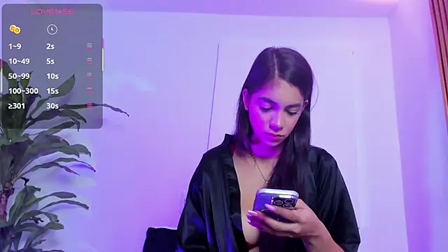 Snapshot of BellaRomano chatting on April 2026 11:05:01 AM BellaRomano online show from April 2026 11:05:01 AM