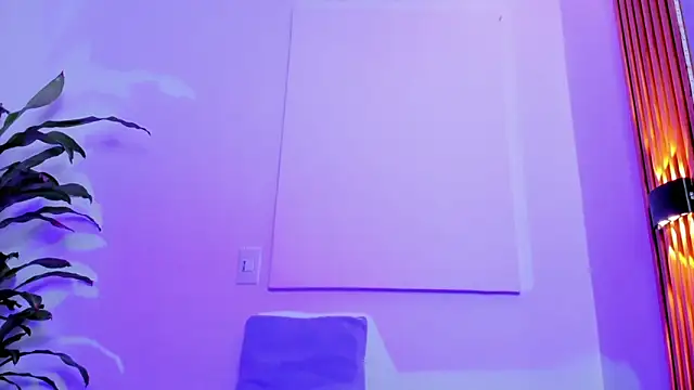 Snapshot of BellaRomano chatting on April 2026 11:20:01 AM BellaRomano online show from April 2026 11:20:01 AM