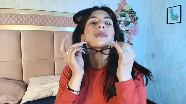 Snapshot of Madii_ chatting on March 2026 12:53:01 PM Madii online show from March 2026 12:53:01 PM