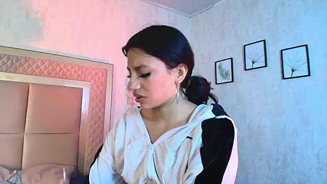 Snapshot of Madii_ chatting on March 2026 12:09:01 PM Madii online show from March 2026 12:09:01 PM