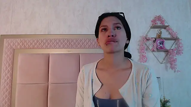 Snapshot of Madii_ chatting on March 2026 12:05:03 PM Madii online show from March 2026 12:05:03 PM