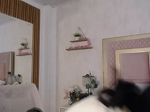 Snapshot of Madii_ chatting on April 2026 12:21:01 PM Madii online show from April 2026 12:21:01 PM