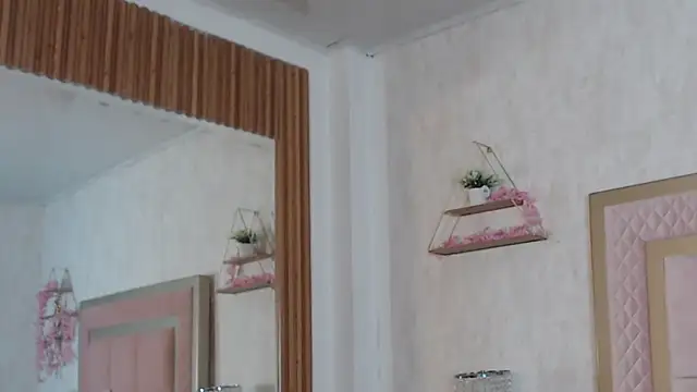 Snapshot of Madii_ chatting on April 2026 12:12:01 PM Madii online show from April 2026 12:12:01 PM