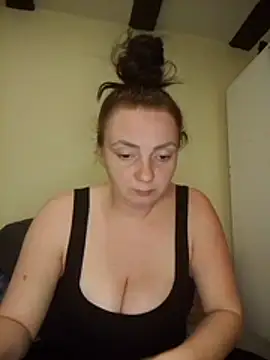 Snapshot of Bella-Monroe chatting on March 2026 07:06:01 PM Bella-Monroe online show from March 2026 07:06:01 PM