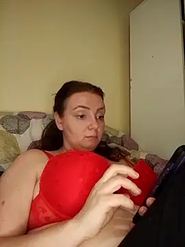 Snapshot of Bella-Monroe chatting on April 2026 05:13:02 PM Bella-Monroe online show from April 2026 05:13:02 PM